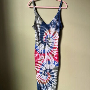 Sleeveless tie dye sweater dress. Double side slits, L